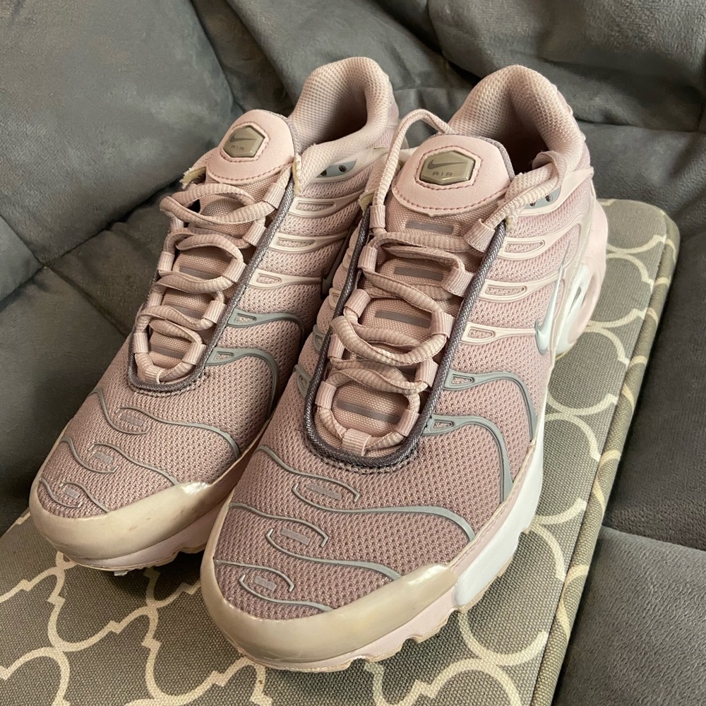 Nike Air Max Plus GS ‘Barely Rose’ (sz 6Y) - Picture 3 of 15